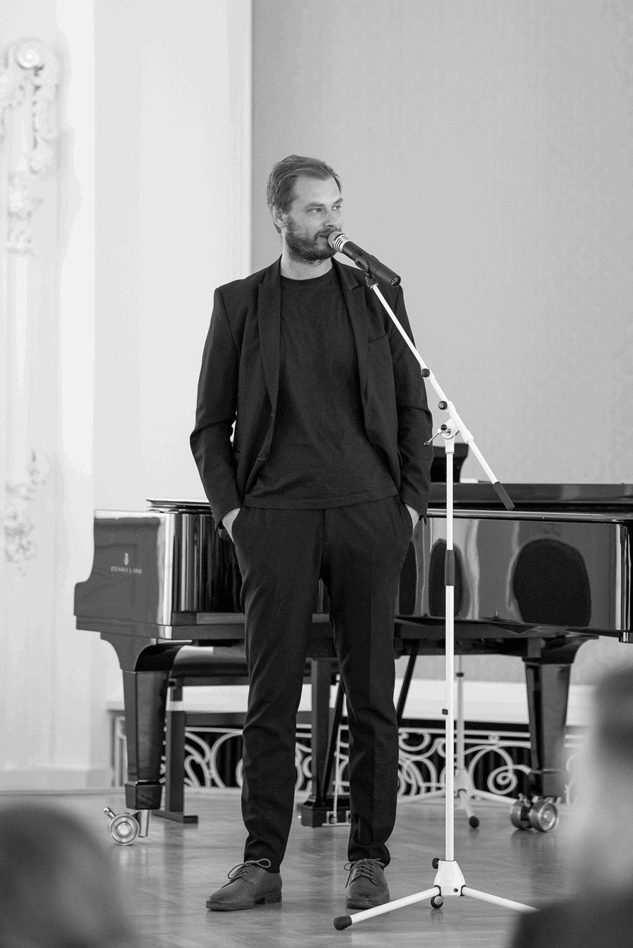 Avec un conférencier de mariage gratuit au bureau d'état civil