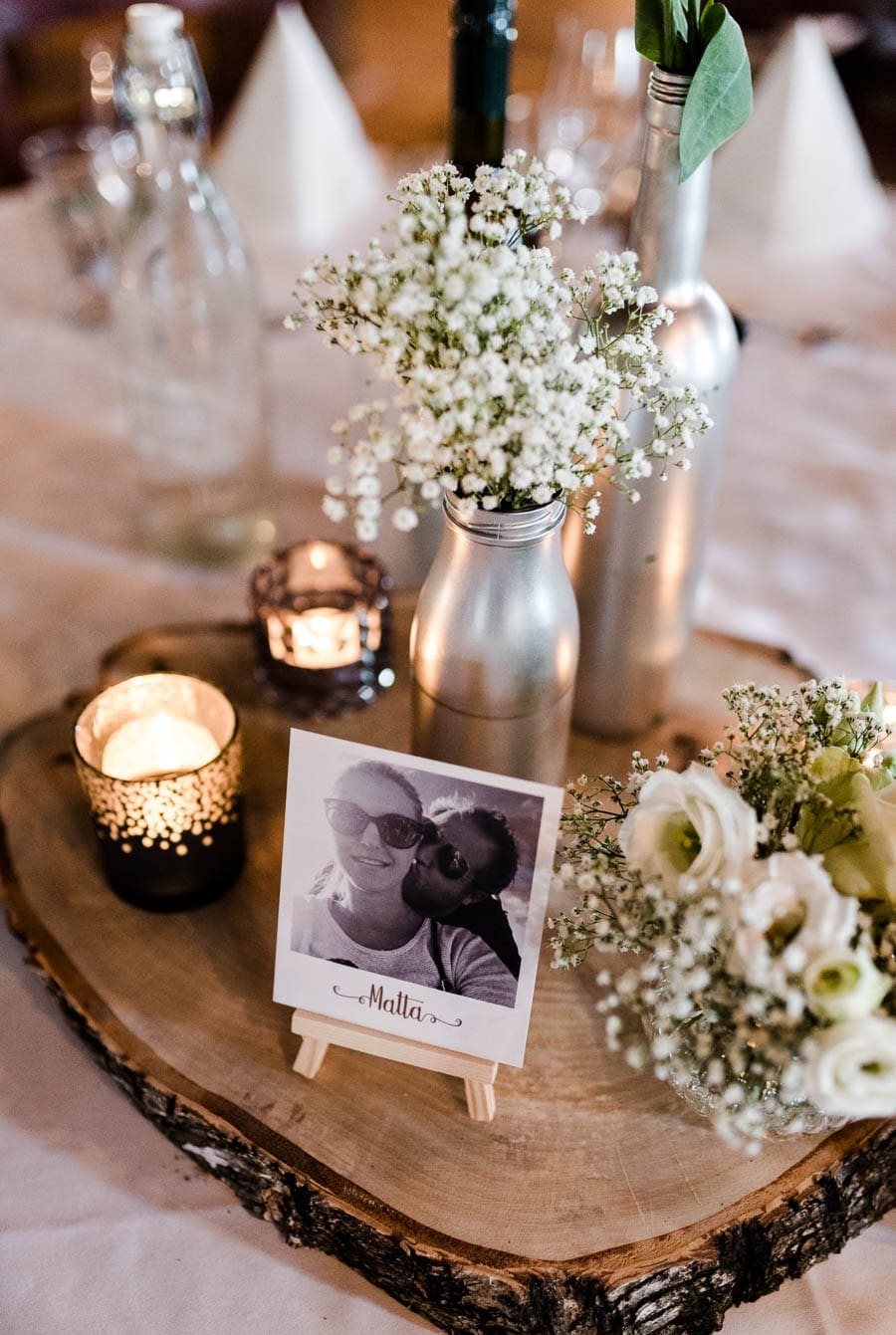 Mariage avec une devise de voyage et un photomaton dans une remorque à chevaux