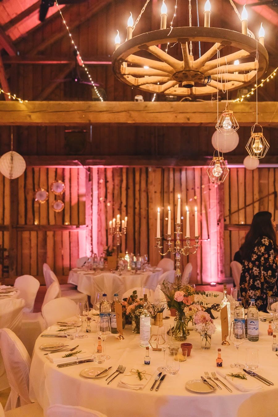 Mariage pluvieux élégant dans la Eventscheune Wallenburg