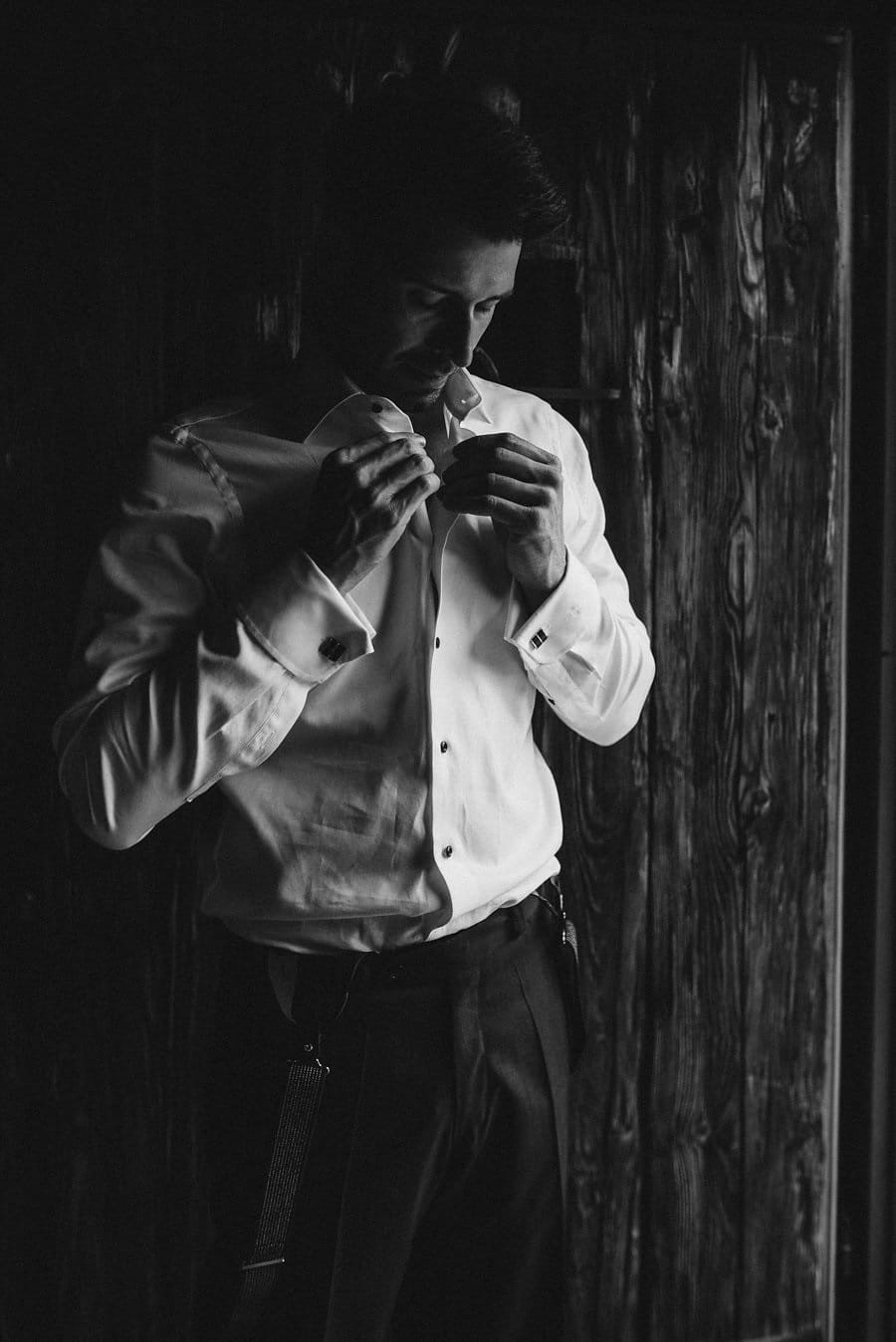 Photographie de mariage sombre et mystique : un vrai mariage sur l'Egerner Alm par Josée Lamarre