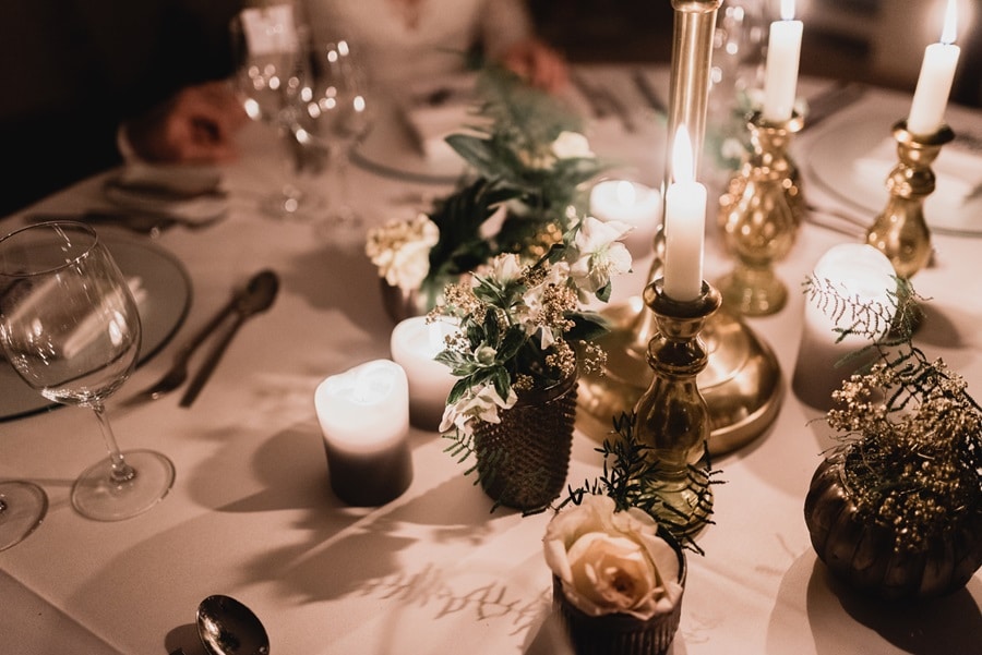 Décoration de table : idées pour un mariage élégant en vert et or