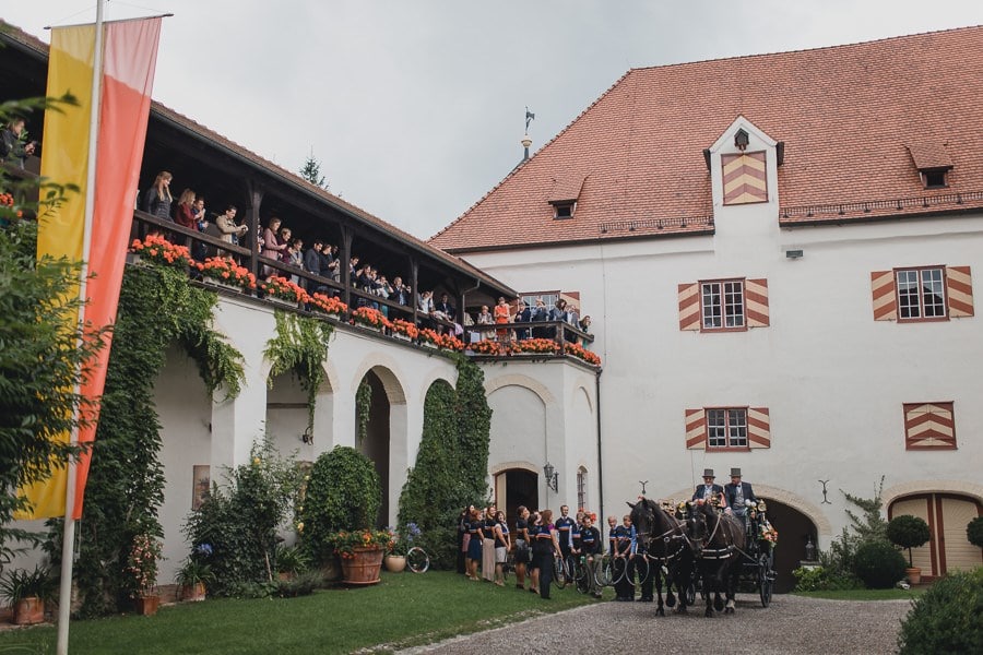 Mariage classique au château de Kronburg dans l'Allgäu