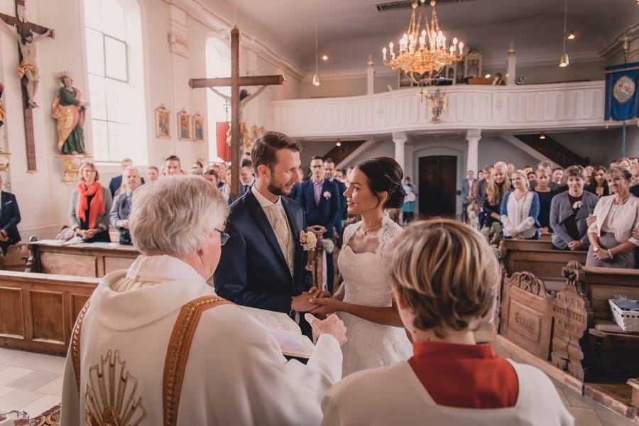 Mariage classique au château de Kronburg dans l'Allgäu