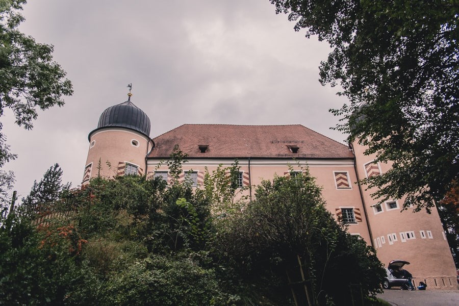 Mariage classique au château de Kronburg dans l'Allgäu