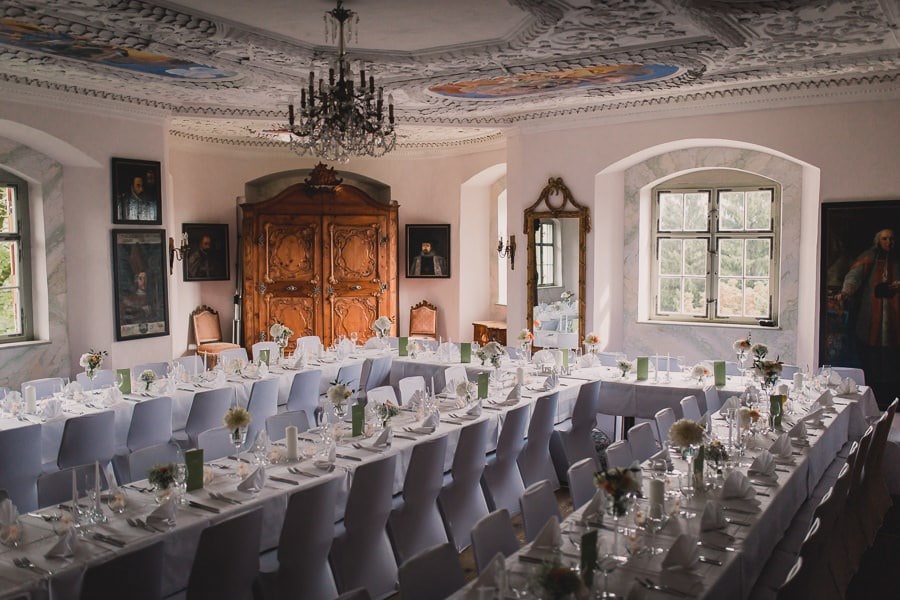 Mariage classique au château de Kronburg dans l'Allgäu