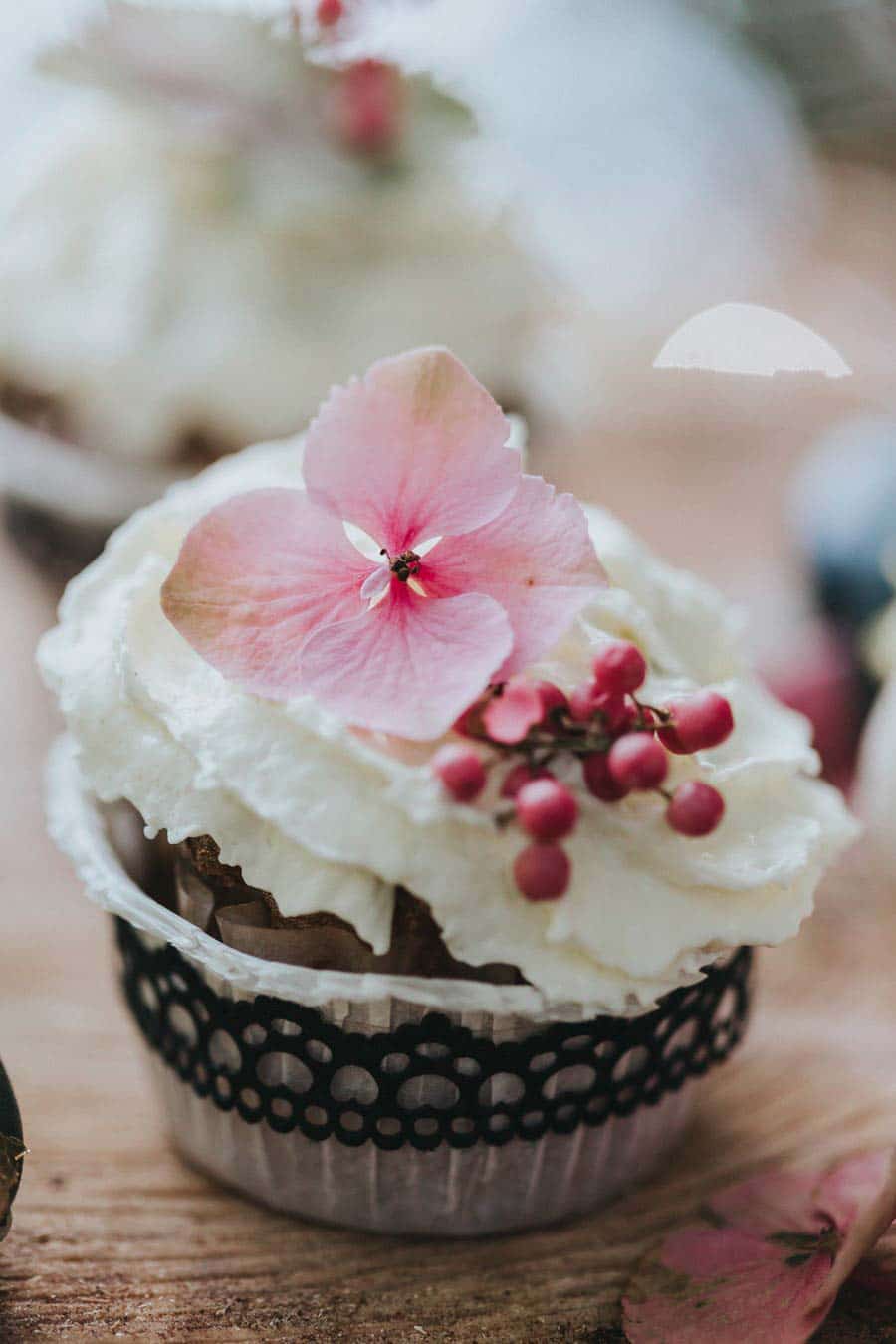 inspiration-mariage-vintage-cupcakes-or-rose-rose