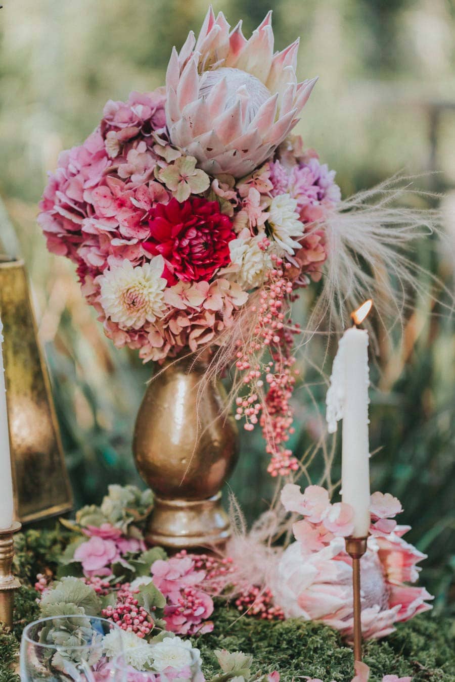 inspiration-mariage-vintage-nature-mousse-rose-vert-or-protea-décoration de table-2
