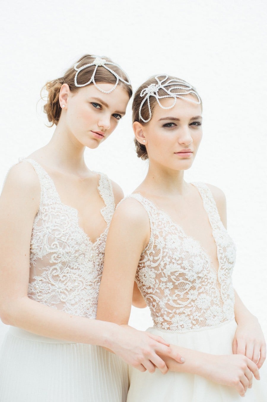 coiffure-de-mariee-parures-de-cheveux-perles-plumes-pointe--niely-hoetsch-10