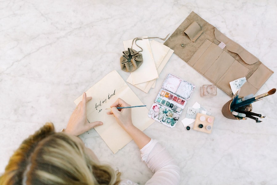 Calligraphie et invitations de mariage manuscrites