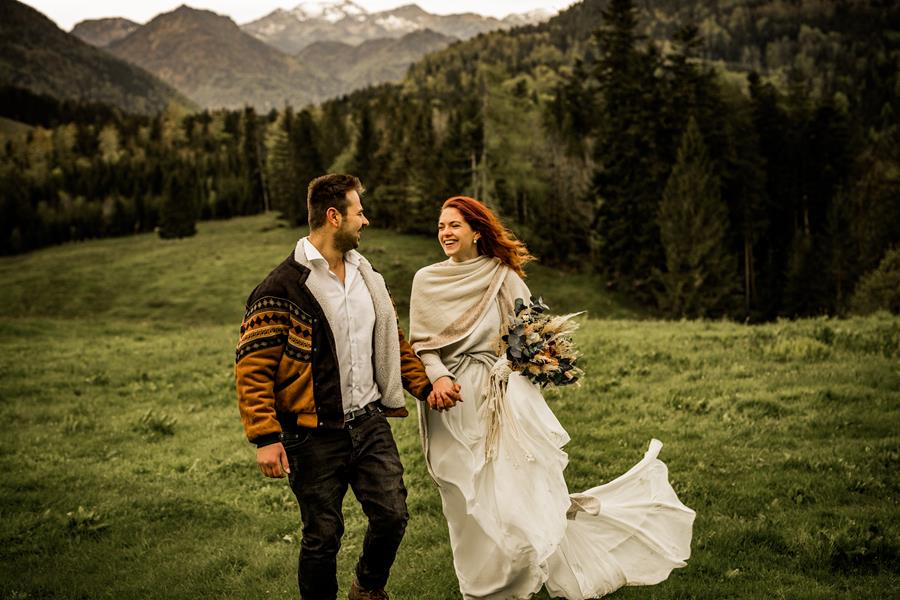 Mariage durable à deux à la montagne