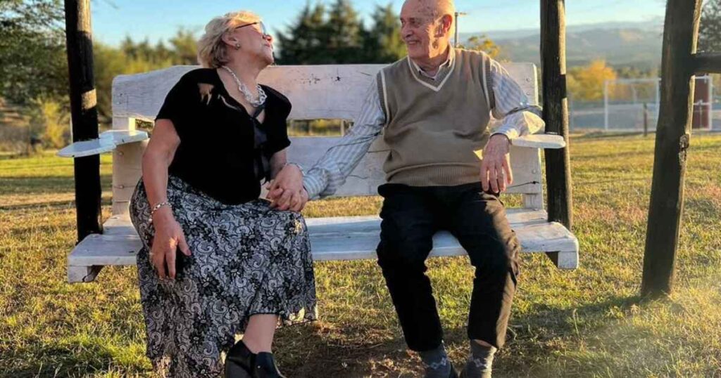 Liria et Emilio, le couple star de Tinder : ils se marient à 83 et 90 ans après s'être rencontrés sur l'application