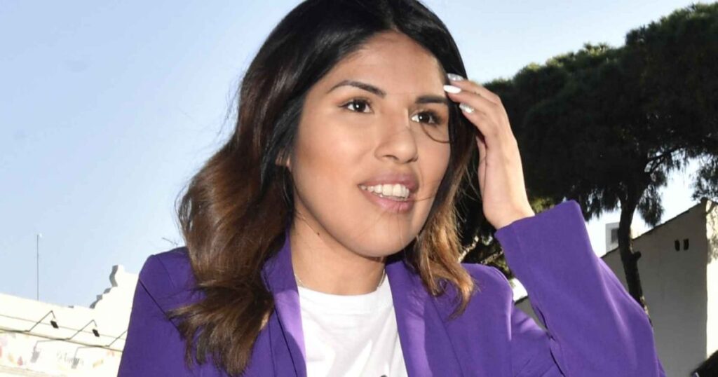 Nous découvrons l'histoire intérieure des boucles d'oreilles exclusives en or blanc qu'Isa Pantoja portait lors de son mariage avec Asraf