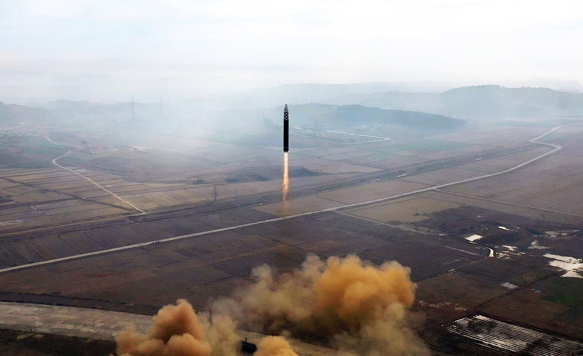 La Corée du Nord tire un missile balistique sur la mer du Japon