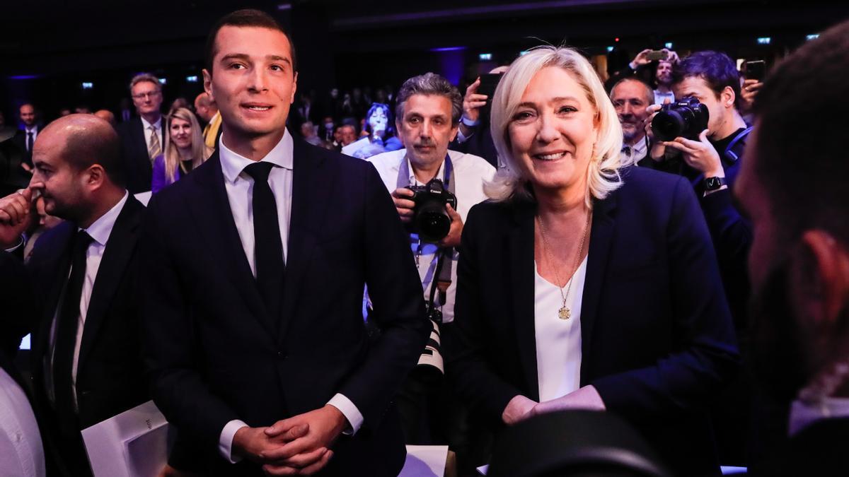 Jordan Bardella y Marine Le Pen.