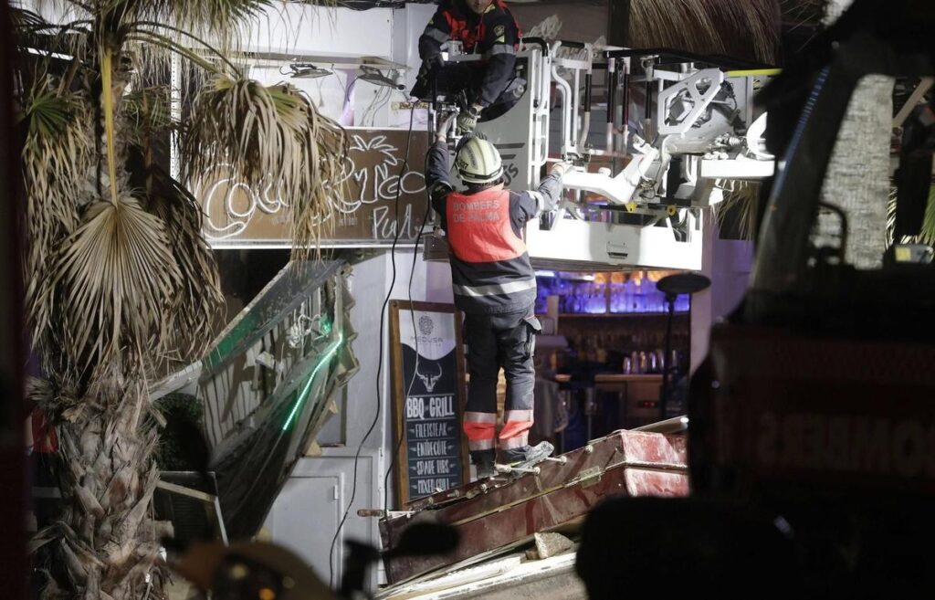 Au moins quatre morts et 16 blessés après l'effondrement d'un étage d'un immeuble à Playa de Palma