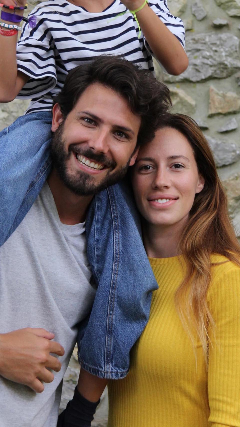 Le tout nouveau mariage formé par Carola Escamez et Roberto Martín dans une image des réseaux sociaux.
