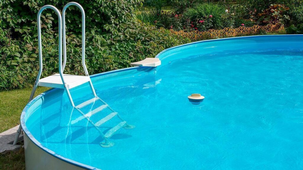 Deja impoluta la piscina con un producto de lavavajillas.