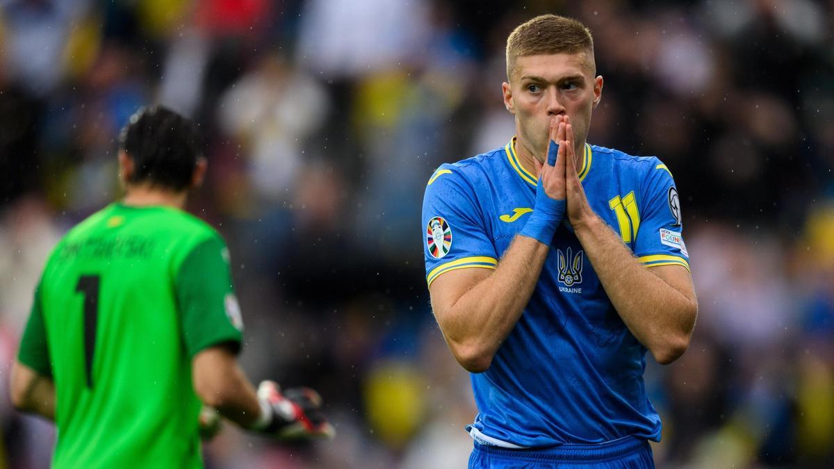 Dovbyk regrette une occasion manquée lors du match de qualification Ukraine-Macédoine.