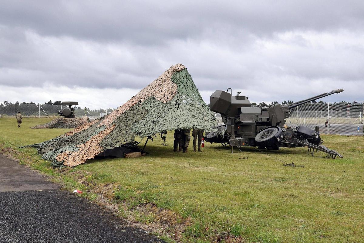 Membres de l'opération « Eagle Eye » déployés sur l'aérodrome militaire de Santiago