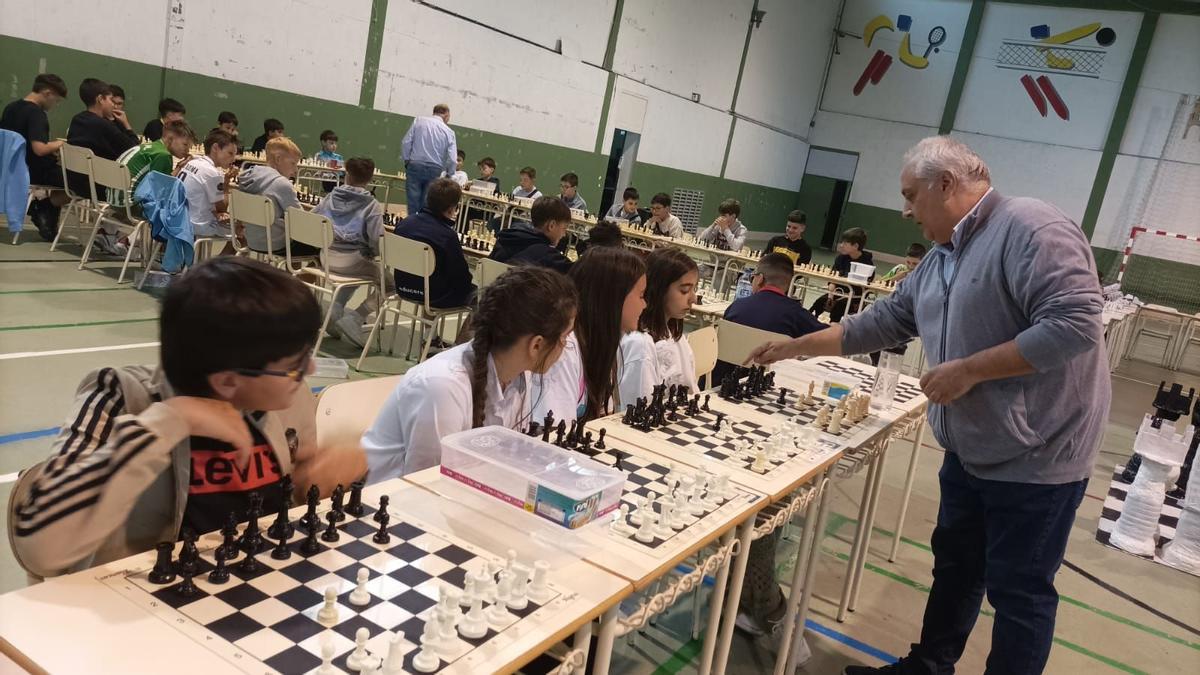 Plus de 70 enfants et jeunes participent au IVe Échecs Simultanés de Virgen de la Vega