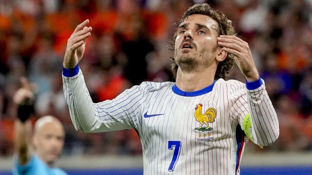 Antoine Griezmann se lamenta de una ocasi´pon perdida frente a Países Bajos.