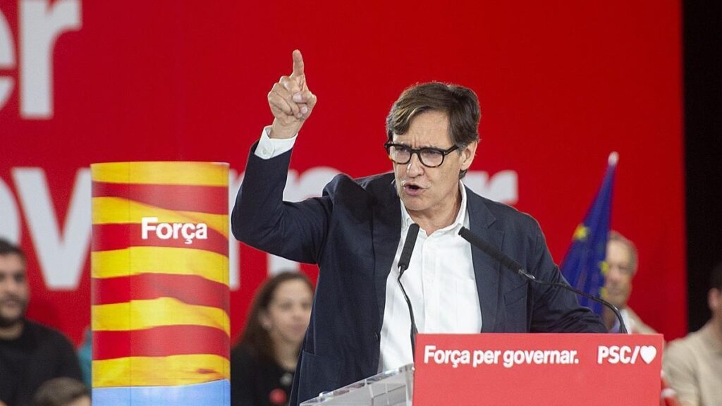 El líder del PSC, Salvador Illa, en un acto electoral.