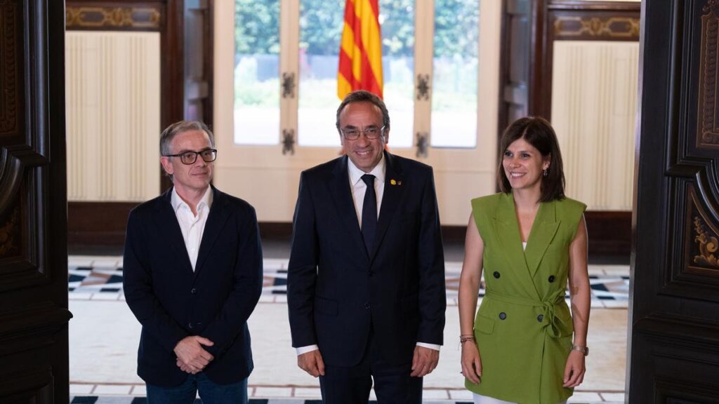 El presidente del Parlament, Josep Rull, con los republicanos Marta Vilalta y Josep Maria Jové.