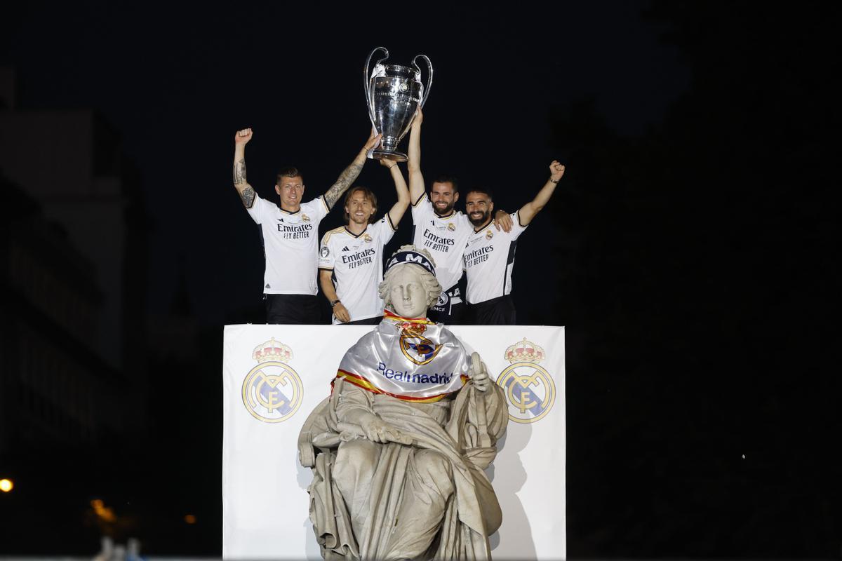Le Real Madrid célèbre "La Decimoquinta" comme une glorieuse routine et avec un bain de foule