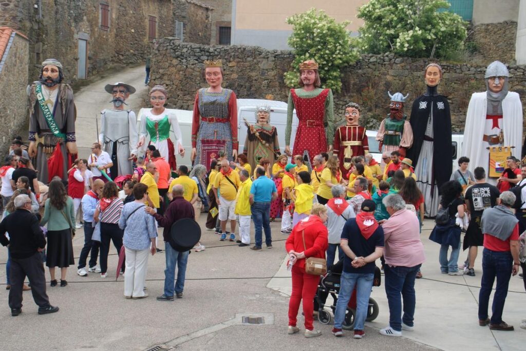 Les Géants tiennent le ciel de Mombuey (Zamora)