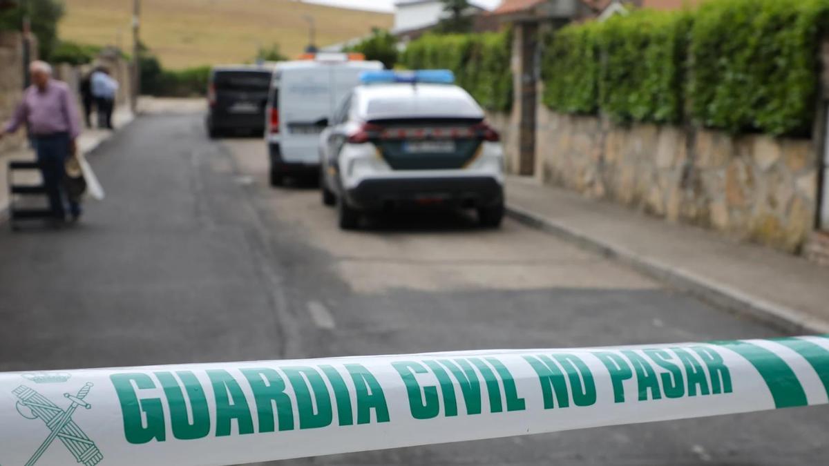 La Guardia Civil encontró los cuerpos en la casa de la calle Vicente Aleixandre, en Soto del Real (Madrid).