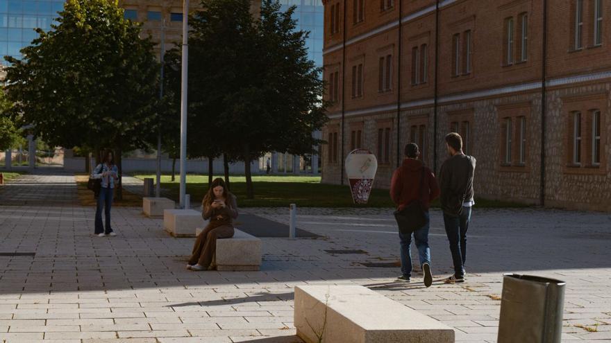 Estudiantes en el campus Viriato de Zamora.