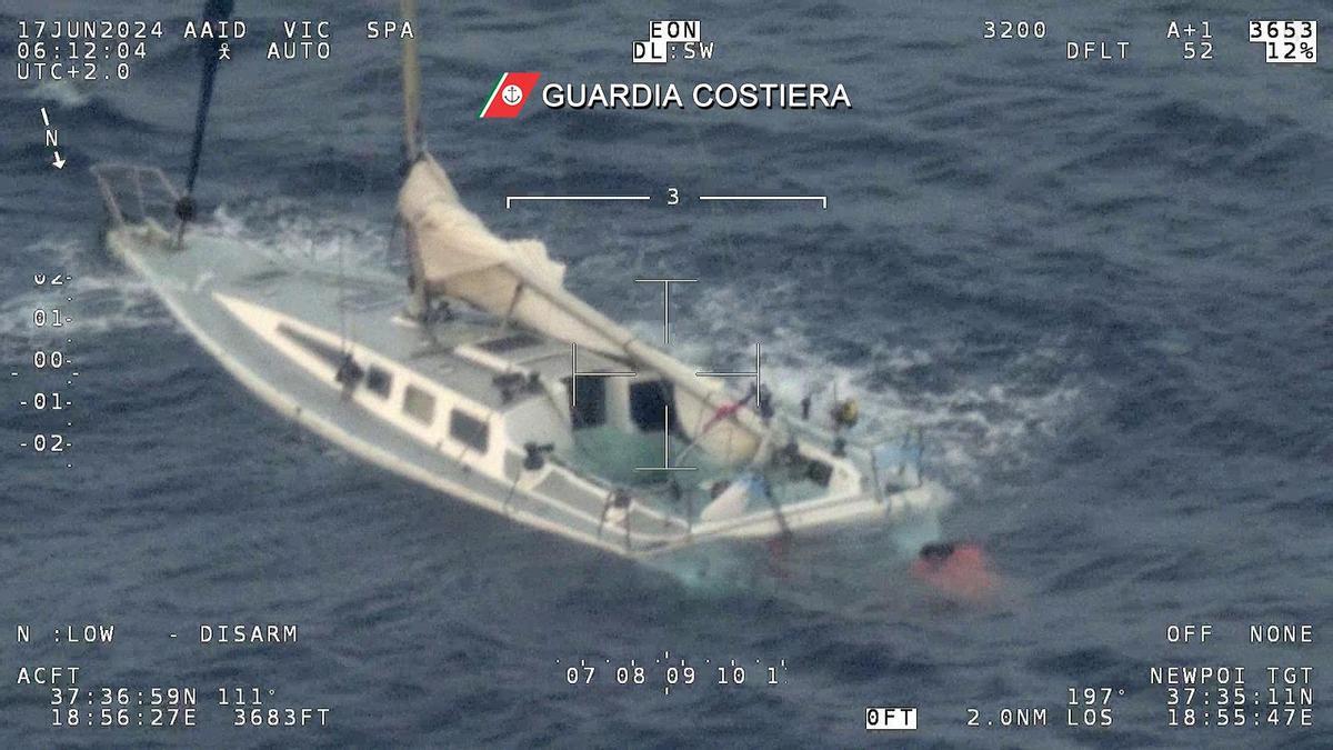 Unos 50 migrantes desaparecidos tras un naufragio frente a la costa de Calabria.