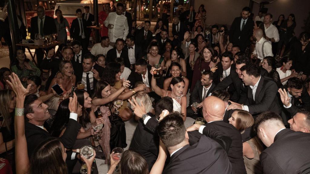 La fête a duré de nombreuses heures dans la salle de banquet Xaz.