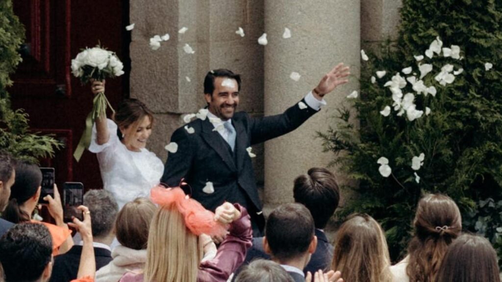Los novios, Laura y Ramón, saliendo de la Catedral de Lugo