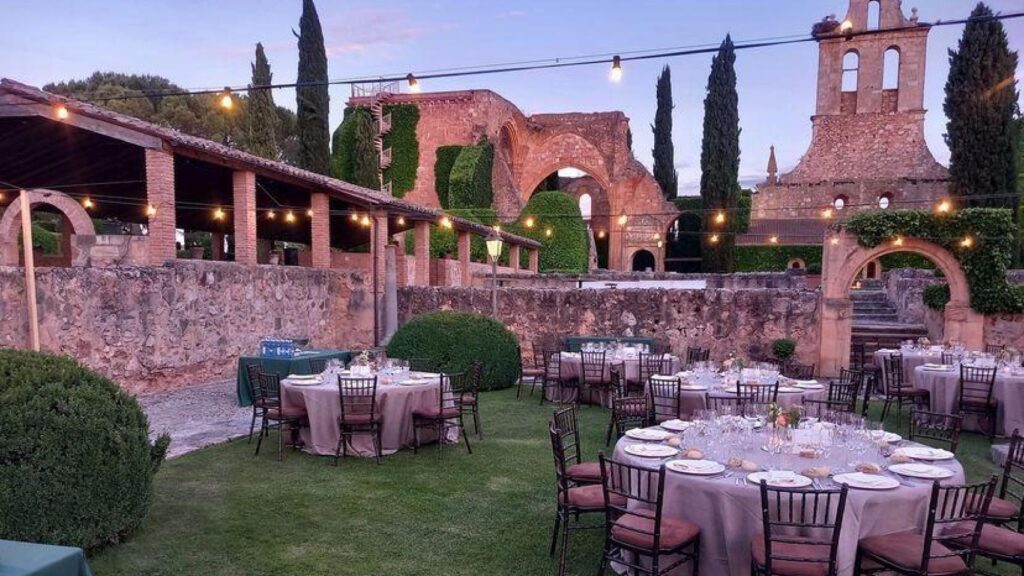 Una especial boda en los Claustros de Ayllón