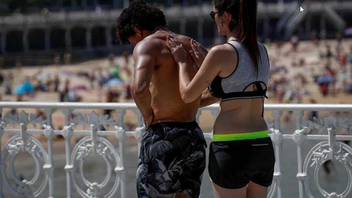 ¿Las cremas solares afectan a la fertilidad? La ginecóloga desmonta los bulos que ponen en peligro nuestra piel