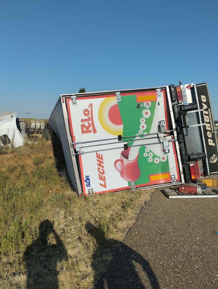ACCIDENT DE BENAVENTE COROUÑA ZAMORA |  Un accident impliquant un véhicule lourd à San Esteban del Molar