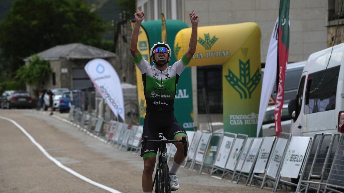 Alberto Álvarez (Extremadura) se adjudicó la etapa reina de la Vuelta a Zamora