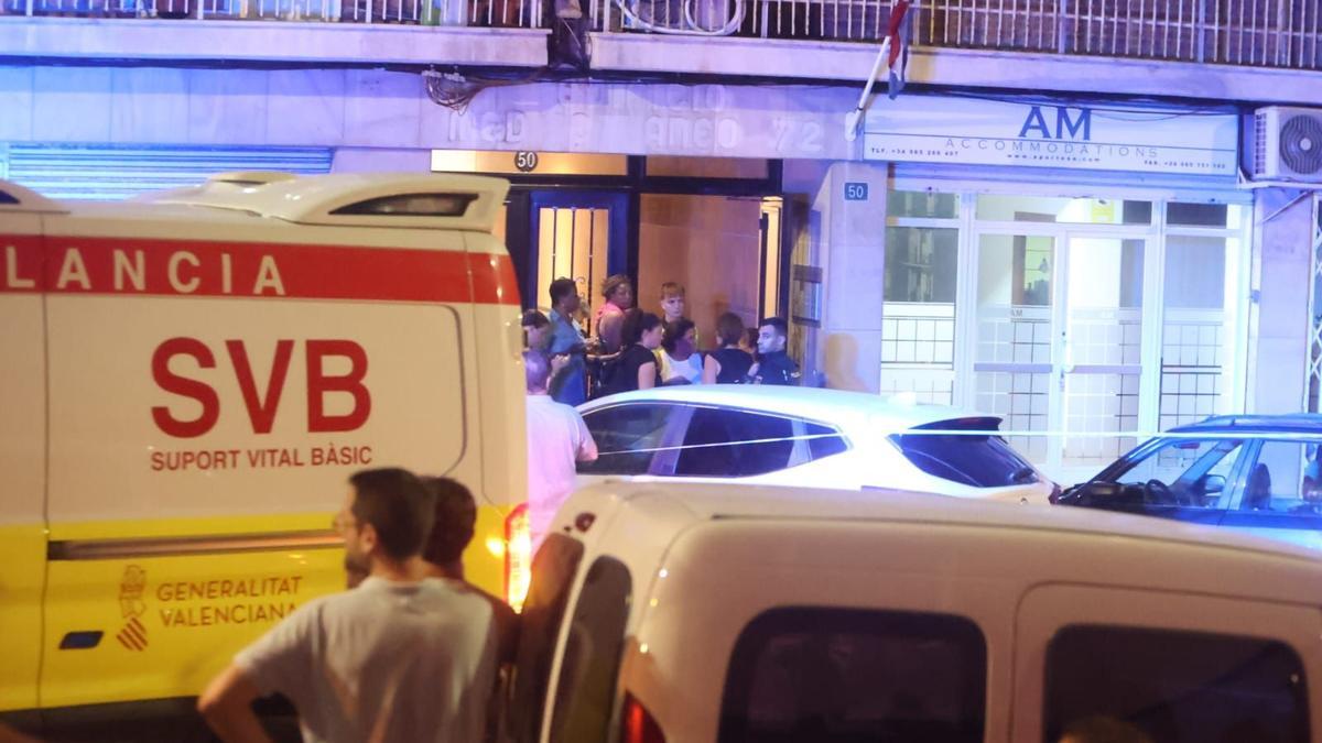 Coches de policía en el lugar de los hechos.
