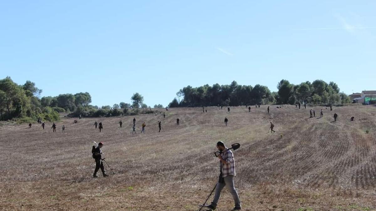 Detectoristas de metales catalanes durante una jornada de reunión de la ADC