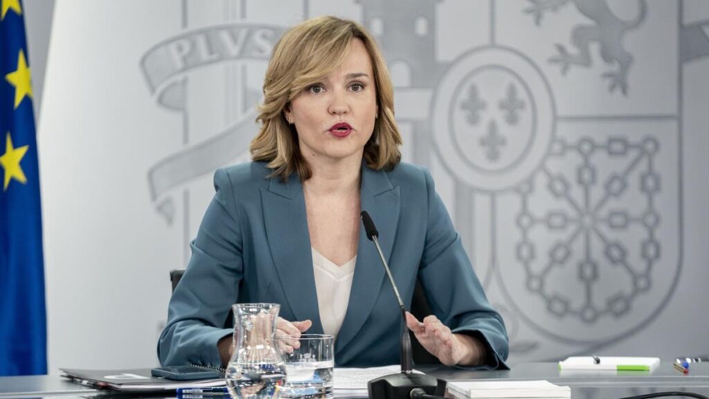La ministra de Educación, Formación Profesional y Deportes, Pilar Alegría, durante una rueda de prensa posterior a la reunión del Consejo de Ministros, en el Palacio de La Moncloa.