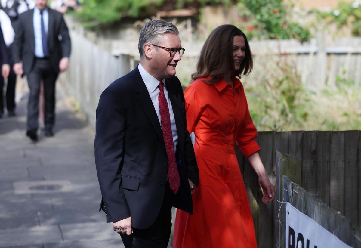 Les travaillistes emportent les conservateurs avec une majorité historique aux élections britanniques, selon les sondages