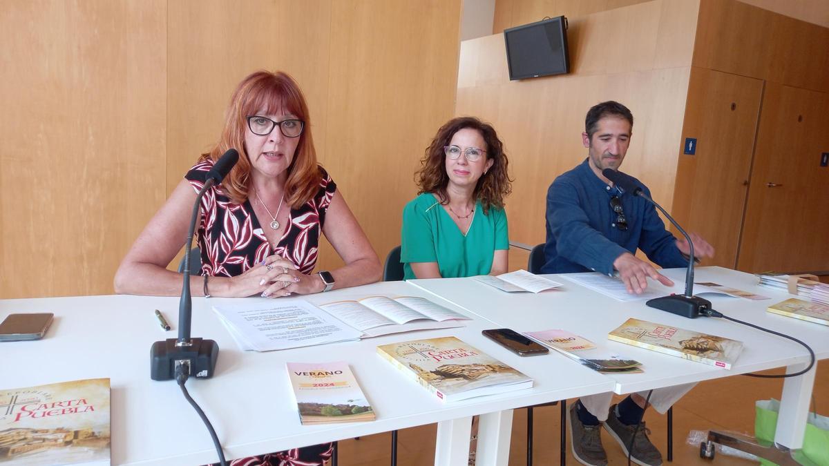 De izquierda a derecha, Velasco, Del Estal y Rodríguez en la presentación del Verano Cultural