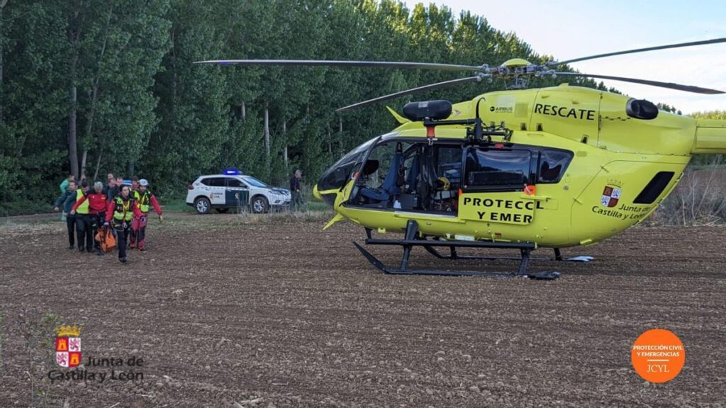Helicóptero de emergencias, durante un rescate.