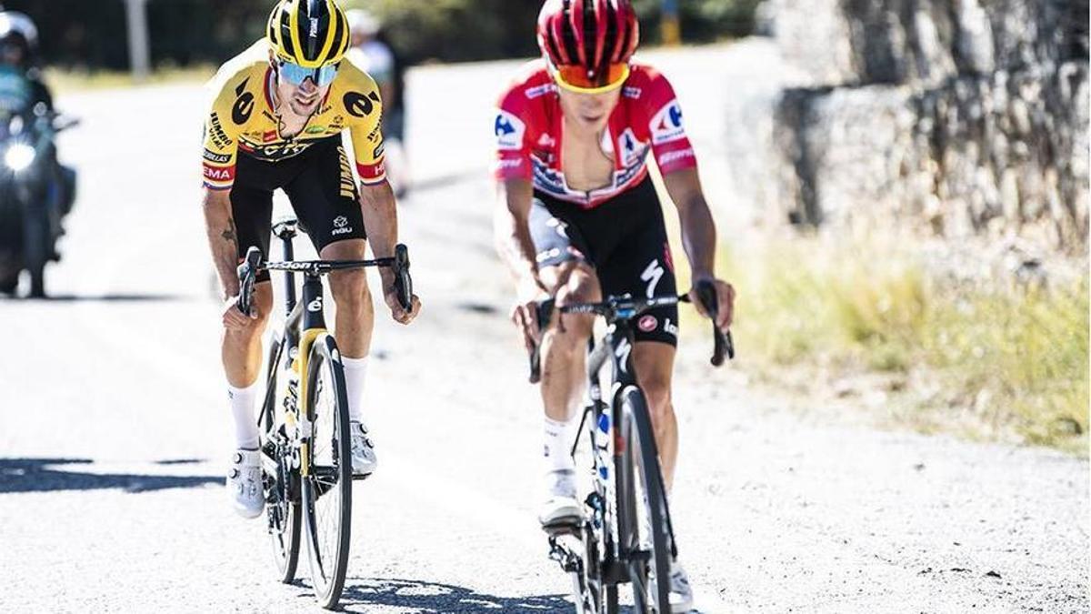 Remco Evenepoel y Primoz Roglic, en Sierra Nevada.