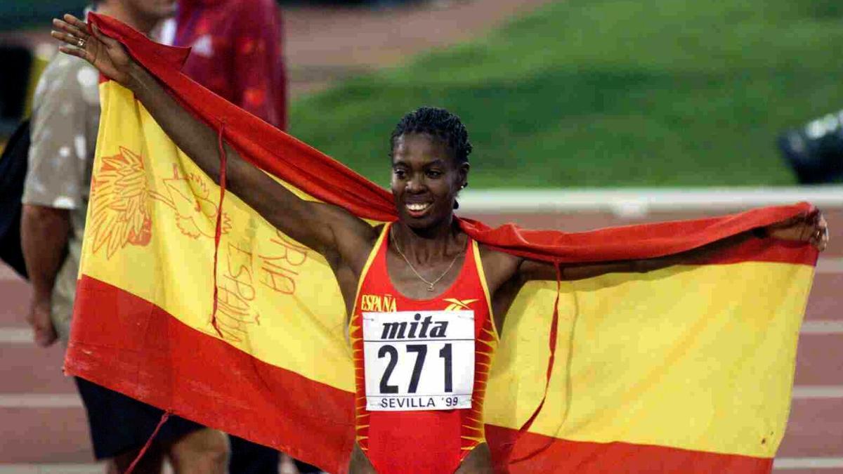 Niurka Montalvo a remporté l'or en longueur aux Coupes du monde de Séville 1999
