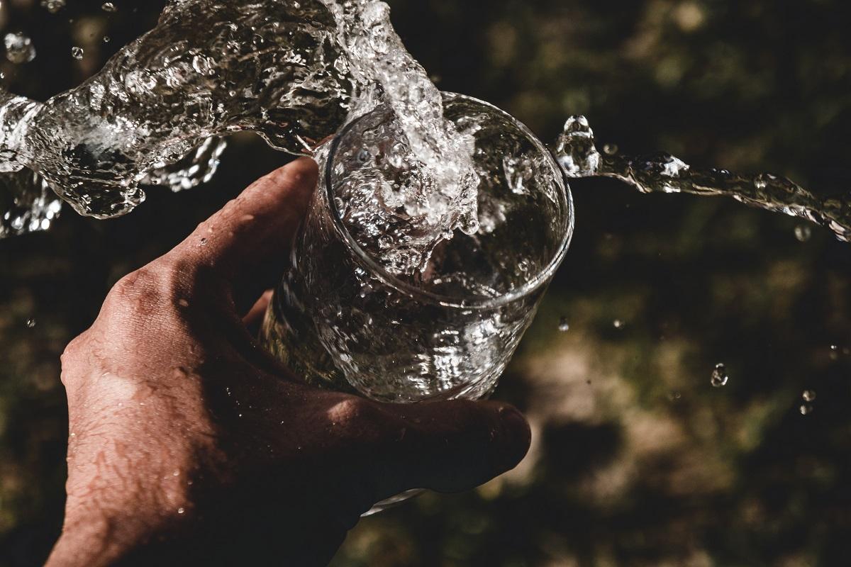 Chaque jour, l’être humain acquiert 75 % de l’eau dont il a besoin sous forme liquide et 25 % par l’alimentation.