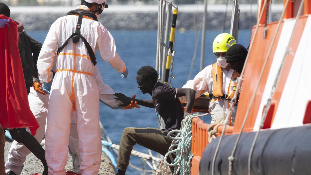 Un cayuco en La Gomera eleva a más de 1.800 los migrantes llegados a Canarias esta semana