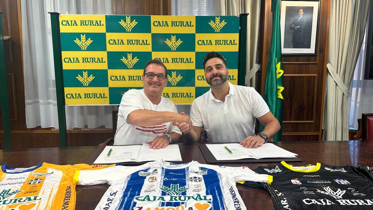 Firma de convenio entre Caja Rural y Atlético Benavente.