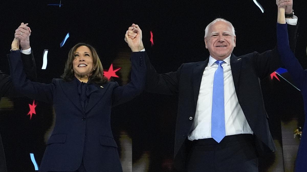 Kamala Harris y Tim Walz, durante el cierre de la convención demócrata, el pasado 22 de agosto en Chicago.